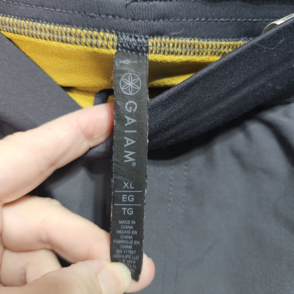 Gaiam Men's Dark Gray Athletic Shorts Size XL Inner Liner Pockets Stretch. - Picture 5 of 10